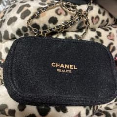 CHANEL BEAUTÉ ブラックショルダーバッグのサムネイル