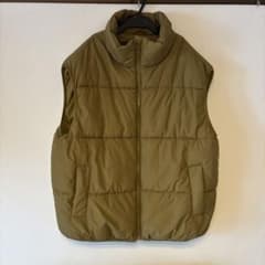 H&M ダウンベスト カーキ Mサイズのサムネイル