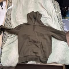 オリーブ色フード付きパーカーのサムネイル