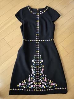 レディース　刺繍ワンピースのサムネイル