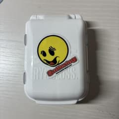 ホワイトプラスチックケース スマイリーステッカー付きのサムネイル
