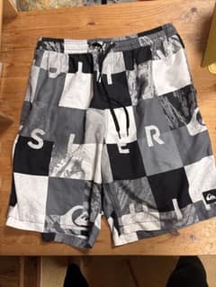 【値下げ】Quiksilver チェック柄水着 XLのサムネイル