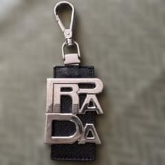 PRADA ロゴ キーホルダー ブラックのサムネイル