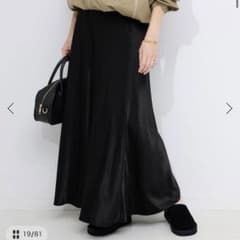 スローブイエナ　SLOBE IENA グロッシーサテンフレアスカート　ブラックのサムネイル