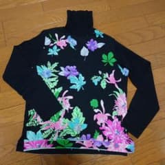 最終価格です。★レオナールスポーツ★フラワープリント タートルネックセーター 最終価格です。☆レオナールスポーツ☆フラワープリント
