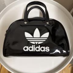 adidas エナメル ショルダーバッグ ブラックのサムネイル
