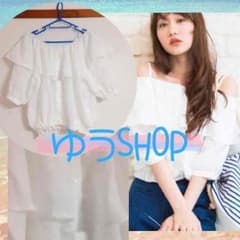 オフショル ホワイト トップスのサムネイル
