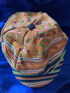 モン族　刺繍　キャスケット　帽子　試着のみ　エスニック　アジアンファッションのサムネイル