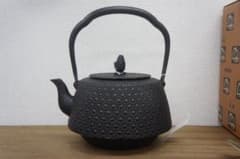 【未使用品】長期保管品、付属品付　岩鋳 四代目清末作  18型肩付亀甲　鉄瓶のサムネイル