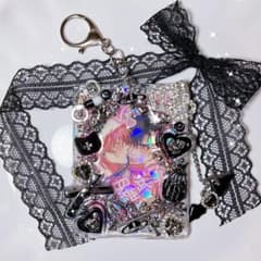 黒×シルバー　トレカカードケースキーホルダー　地雷系　サブカル　ホログラム　デコのサムネイル
