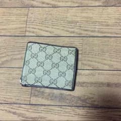 GUCCI二つ折り財布のサムネイル