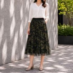 Kakuna Camouflage lace flared pleated skirt with elastic waistband.