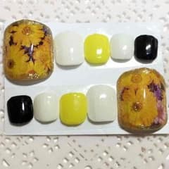 ペディチップ♡春夏♡イエローフラワーネイルのサムネイル