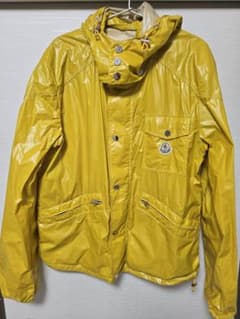 MONCLER イエローナイロンジャケット - メルカリ