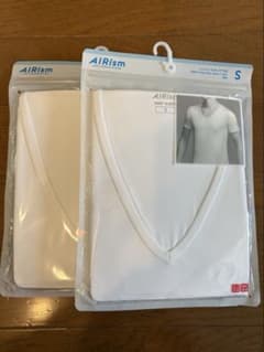UNIQLO AIRism VネックTシャツ 2枚セット Sサイズのサムネイル