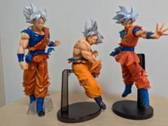 ドラゴンボール 孫悟空 身勝手の極意 フィギュア 3体セットのサムネイル