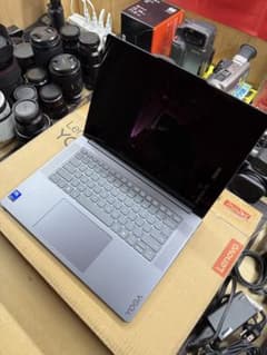 Lenovo Yoga Slim 7i Aura Edition Gen 9のサムネイル