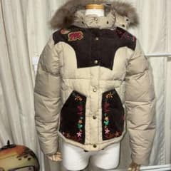 ミッキーマウス 刺繍やワッペンが可愛い❣️ダウンジャケット - メルカリ