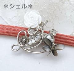 【天然石】白蝶貝薔薇と黒蝶貝バタフライの帯留め　白　薔薇　帯留め