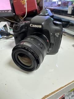 Canon EOS 7D デジタル一眼レフカメラのサムネイル