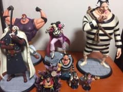 ワンピースフィギュア 黒ひげ海賊団 海外 まとめ売り 豪華11体セット！『ワンピース』マーシャル・D・ティーチと10人