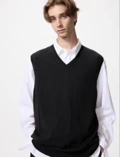 UNIQLO Vネックベスト ブラックのサムネイル