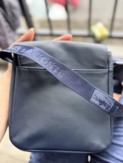 こ*き様 LACOSTE ネイビー ショルダーバッグのサムネイル