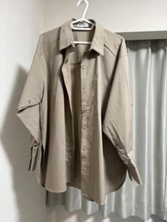 美品　earth music&ecology ベージュ 長袖シャツのサムネイル