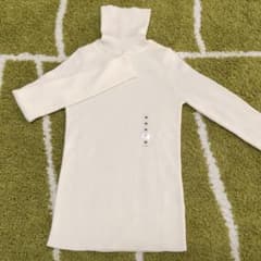 UNIQLOエクストラファインメリノリブタートルネックセーターのサムネイル