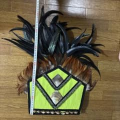 タヒチアンダンス用 ヘッドドレス 羽根 貝殻装飾 - メルカリ