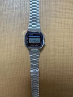 チープCASIO デジタル腕時計 シルバーのサムネイル