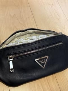 GUESS ボディバッグ ブラックのサムネイル
