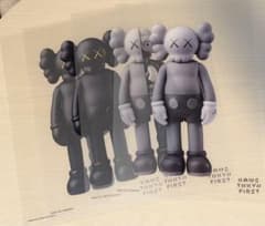 KAWS TOKYO FIRST クリアファイル 4枚セットのサムネイル