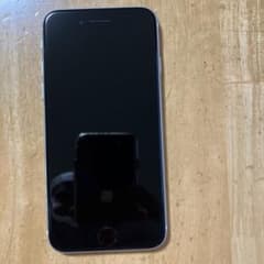 iPhone SE（第2世代） 128G 【バッテリーは要交換】のサムネイル