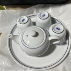 急須と茶碗セット 陶磁器 白地に青ライン - メルカリ