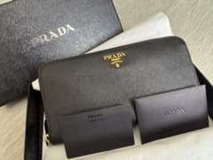 PRADA サフィアーノレザー ラウンドファスナー長財布 ブラックのサムネイル