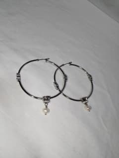 Excellent condition JUICY COUTURE i8 earrings (set of two).