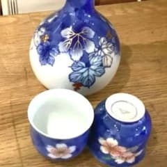 宮内庁御用達】深川製磁 有田焼 酒器揃 徳利1本 お猪口2客 葡萄紋 桜