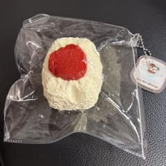 snowcake Handcraft　いちご　ケーキ　スクイーズのサムネイル