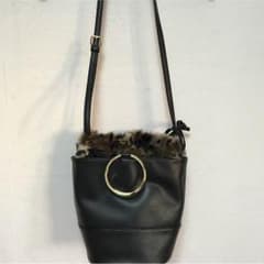 巾着付きのバケツ型ショルダーバッグ！美品です今年購入したものです！のサムネイル