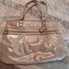 COACH メタリックゴールド ハンドバッグ