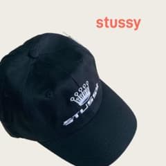 STUSSY ブラック ベースボールキャップ - メルカリ