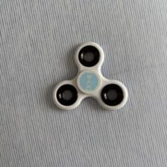 DOMO ハンドスピナー ホワイト ブラックのサムネイル