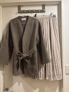 Mila owen（ミラオーウェン） リバーコートとロングプリーツスカート