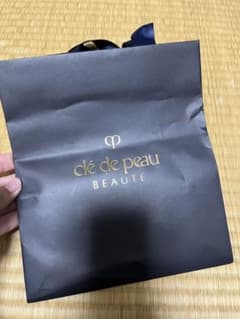 clé de peau BEAUTÉ ショッパーのサムネイル