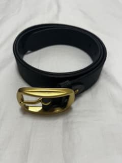 黒いレザーベルト 金色バックルのサムネイル