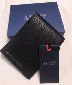 【お値下げしました】(新品・未使用)アルマーニの折りたたみ財布のサムネイル
