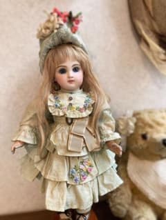 ビスクドールベロアドレスアンティーク 赤いドレスのビスクドール アンティーク品 | アンティーク