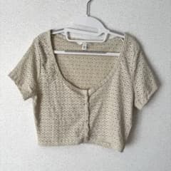 H&M パンチングレース ショート丈ブラウスのサムネイル