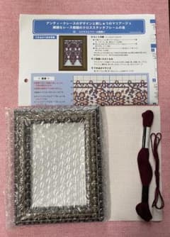 フェリシモ　クロスステッチ　アンティークレース　繊細なレース模様のサムネイル
